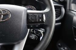 2025 Toyota Hilux SR