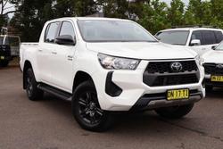 2025 Toyota Hilux SR