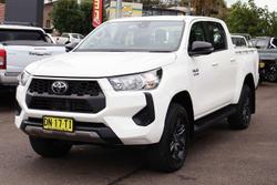2025 Toyota Hilux SR