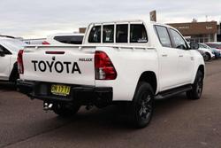 2025 Toyota Hilux SR