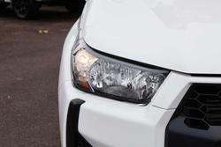 2025 Toyota Hilux SR