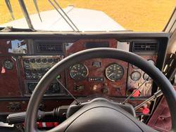 2010 Kenworth T600 Series T658 White