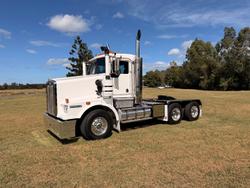 2010 Kenworth T600 Series T658 White