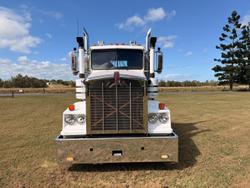 2010 Kenworth T600 Series T658 White