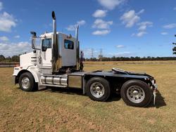 2010 Kenworth T600 Series T658 White