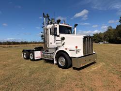 2010 Kenworth T600 Series T658 White