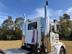 2010 Kenworth T600 Series T658 White