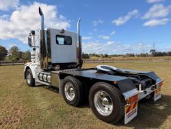 2010 Kenworth T600 Series T658 White