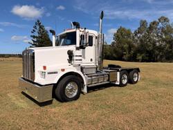 2010 Kenworth T600 Series T658 White