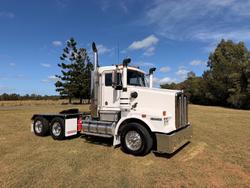 2010 Kenworth T600 Series T658 White