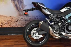 2025 Kawasaki 2025 KAWASAKI 900CC ZR900 (ZR900SSFAN) Silver