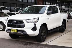 2025 Toyota Hilux SR