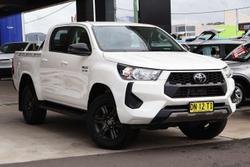 2025 Toyota Hilux SR