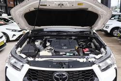 2025 Toyota Hilux SR