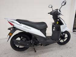 Suzuki 2016 SUZUKI 110CC UK110NEL White