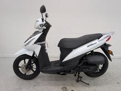 Suzuki 2016 SUZUKI 110CC UK110NEL White