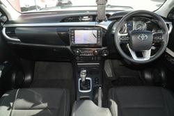 2021 Toyota Hilux SR5