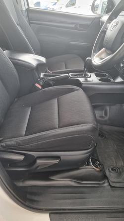 2022 Toyota Hilux SR