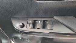 2022 Toyota Hilux SR