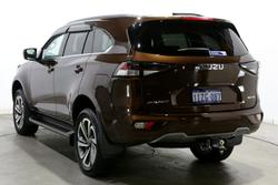 2022 Isuzu MU-X LS-T