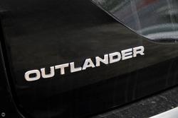 2025 Mitsubishi Outlander ES