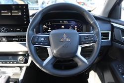 2025 Mitsubishi Outlander ES