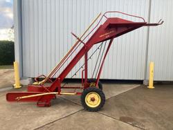 New Holland 471 Bale Loader