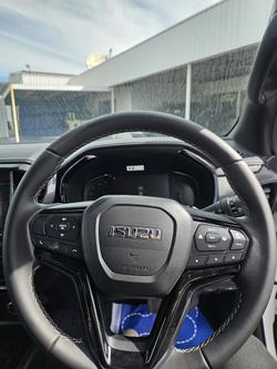 2026 Isuzu D-MAX BLADE