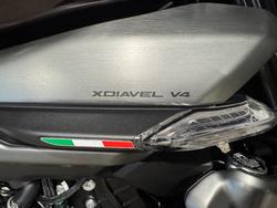 2025 Ducati DIAVEL V4 BLACK
