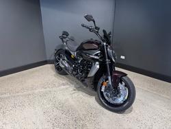 2025 Ducati DIAVEL V4 BLACK