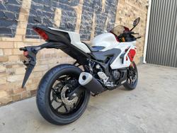 2026 YAMAHA YZF-R3 70TH ANNIVERSARY ROAD WHITE