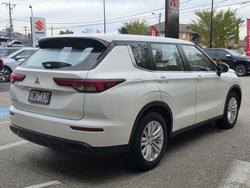 2023 Mitsubishi Outlander ES