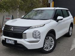 2023 Mitsubishi Outlander ES