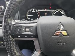 2023 Mitsubishi Outlander ES