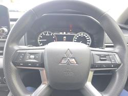 2023 Mitsubishi Outlander ES