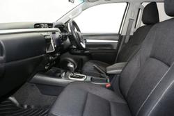 2021 Toyota Hilux SR5