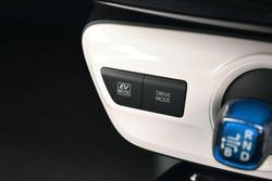 2016 Toyota Prius i-Tech