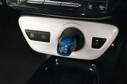 2016 Toyota Prius i-Tech