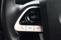 2016 Toyota Prius i-Tech
