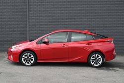 2016 Toyota Prius i-Tech
