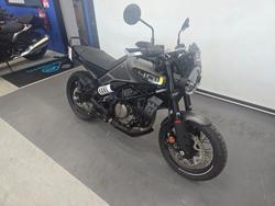 2025 Husqvarna SVARTPILEN 401 Black