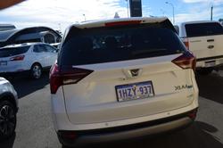 2023 Mahindra XUV700 AX7L