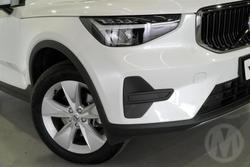 2025 Volvo XC40 Plus B4