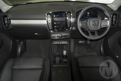 2025 Volvo XC40 Plus B4