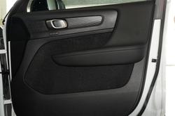 2025 Volvo XC40 Ultra B4 Dark