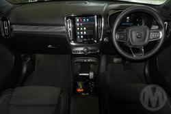 2025 Volvo XC40 Ultra B4 Dark