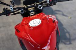 2025 Ducati Streetfighter V2 Streetfighter Red