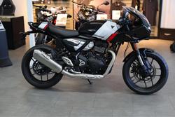 2026 Triumph Thruxton 400 Thruxton Black
