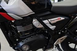 2026 Triumph Thruxton 400 Thruxton Black