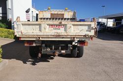 2014 ISUZU NPR 200